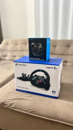 Logitech G29 com Câmbio e Pedais - Pouco Uso e Caixa Original