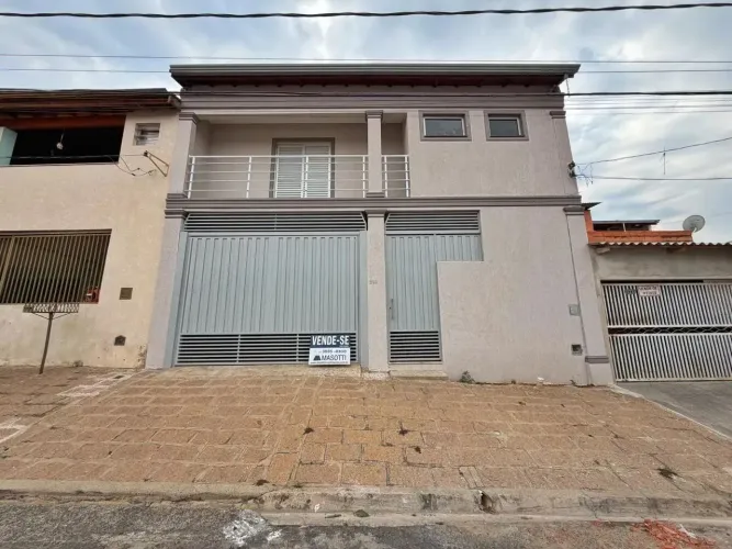 Casa à venda na Rua Músico Ageo Calceira  155 m² construídos  Terreno 135 m²  3 dormitório