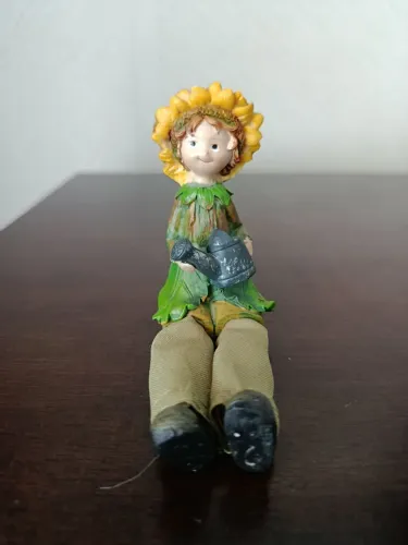 Figura Decorativa - Boneca Perna Mole Regador