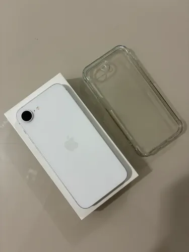 Apple iPhone 16e de 128 GB Branco 1 mês de uso bateria 100%