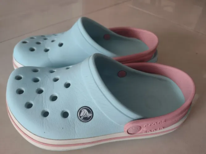 crocs