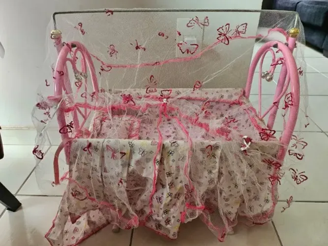 Bercinho de balanço de boneca cor rosa
