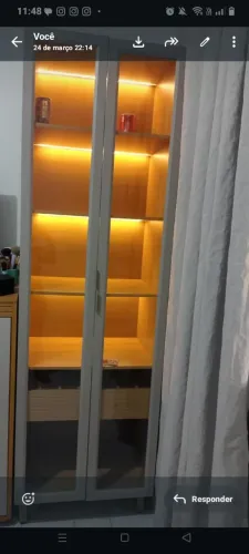 Cristaleira com luminária 