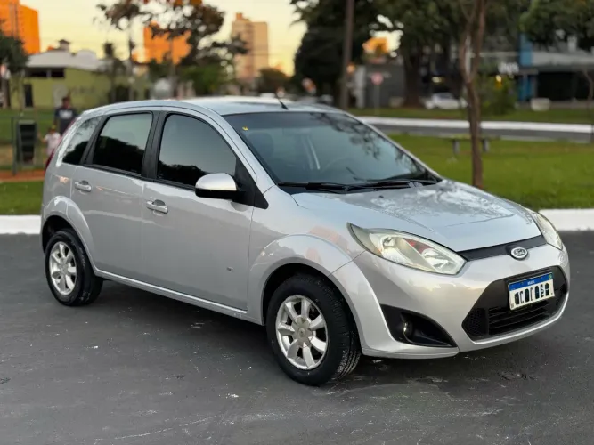 Ford Fiesta SE 1.6 8V Flex 5P 2014