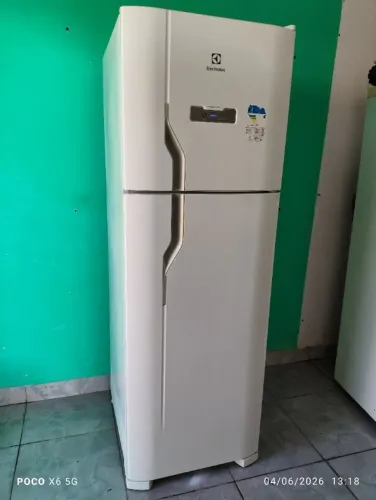 Geladeira Frost Free descongela automático 