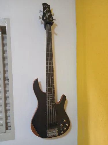 Baixo Tagima Millenium 5 com PreAmp DeOliveira