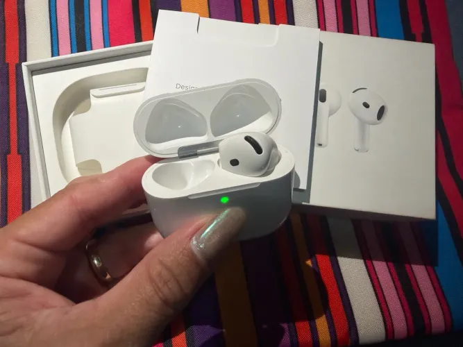 AirPods 4 (só lado direito)