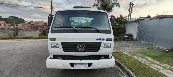 VW 8.120 ano 2002 com plataforma 8 mts