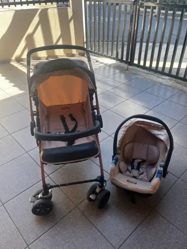 Carrinho com bebê conforto rio k Burigotto na cor rosa