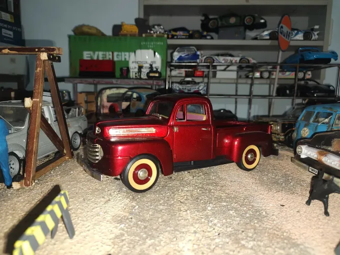 Miniatura Pickup F1 1950 escala 1:18 Road legends com detalhes 