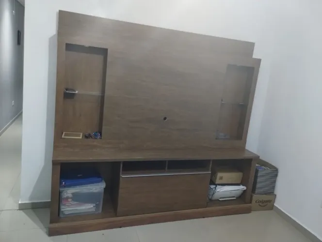 Vende-se estante