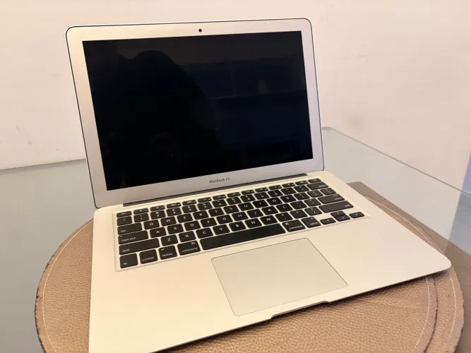 MacBook Air - 256gb SSD