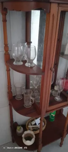 Peça de colecionador ,linda cristaleira em madeira