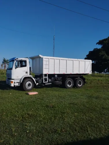 Caminhão caçamba MB 17