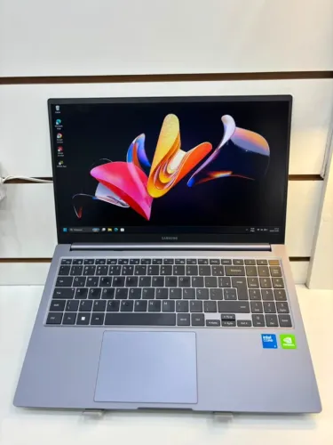 Notebook - Samsung GALAXY BOOK 4 - Core 5 120U - 16 GB RAM DDR 5 - 512 Nvme - MX 570 A (4G