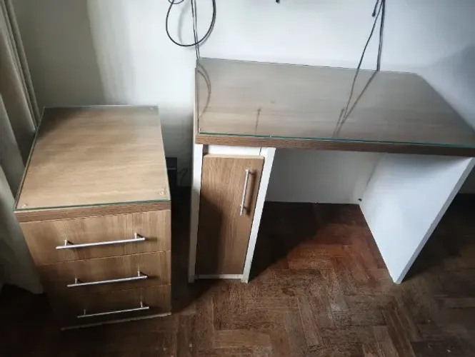 Escrivaninha e Gaveteiro em ótimo estado