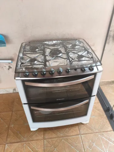 Fogão Eletrolux Duplo Forno muito novo
