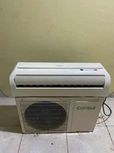 Ar condicionado 9.000 BTUs Quente e frio.