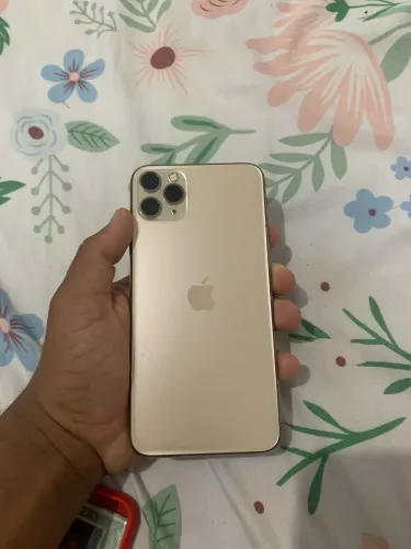 IPHONE 11 PRO MAX 256GB (trinco na tela imperceptível).
