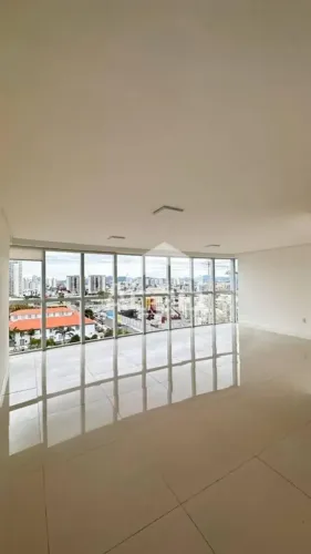 Sala Comercial Para Locação Com 49m² no Centro de Itajaí/SC