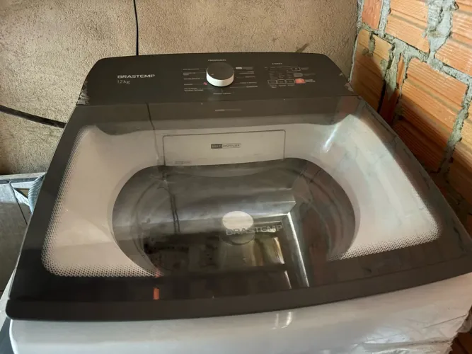 Vendo lavadora 12 kilos Brastemp branca, em bom estado
