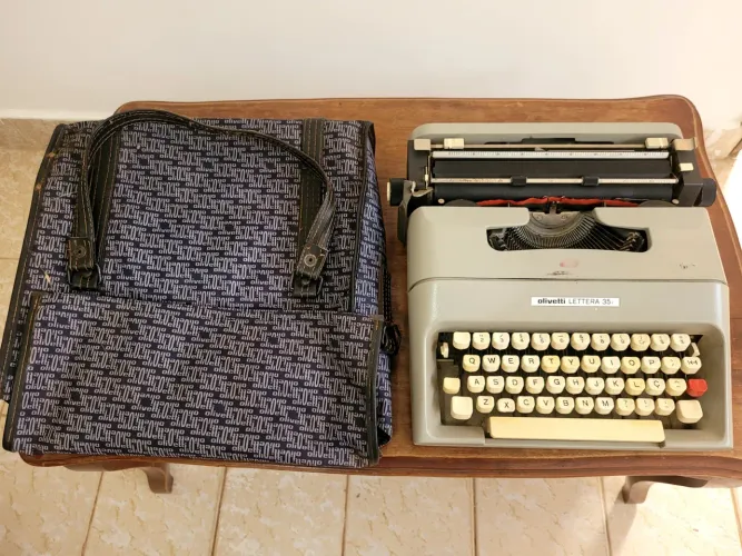 Máquina de Datilografia Olivetti Lettera 35 - Original com Bolsa - Vintage