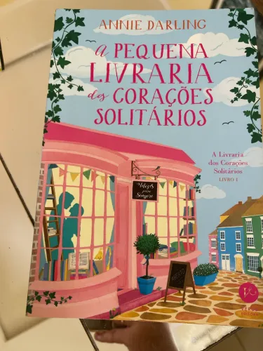 A PEQUENA LIVRARIA DOS CORAÇÕES SOLITÁRIOS