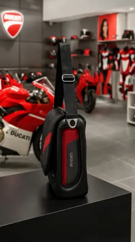 Pasta Executiva Tumi × Ducati