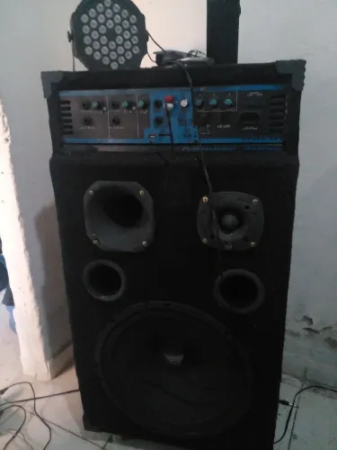 Caixa com amplifidor e fone de 15