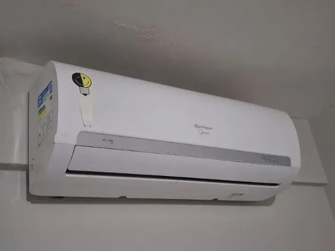 Ar condicionados Springer Midea  12.000 BTUs: R$ 1.400,00 6.000 BTUs: R$ 900,00