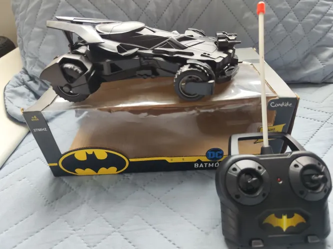 Batmóvel de controle remoto