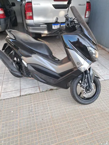 Yamaha NMAX 160 preta