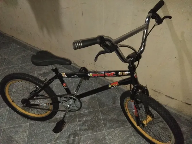 Bicicleta aro 20 crros aro aero vendo ou troco por outra de menor valor 