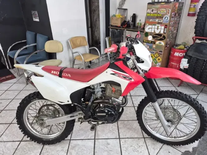 vendo moto crf 230 , ano 2016, toda revisada