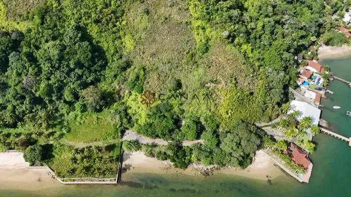 Terreno Pé na Areia com 60m de Frente Mar em Angra dos Reis/RJ
