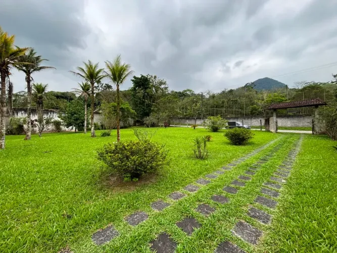 EXCELENTE SÍTIO À VENDA EM GUAPIMIRIM  2.400 m²