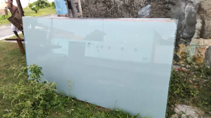 Vendo vidro de 10 mm