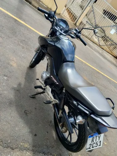 Moto impecável 