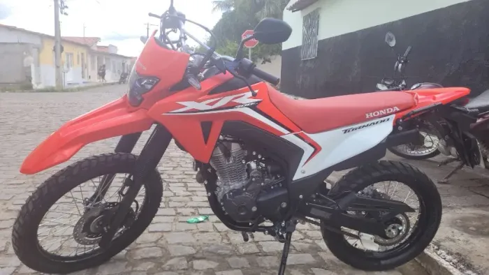 Honda XR 300L Tornado 2025 Flex - Apenas 170 km, Estado de Zero!