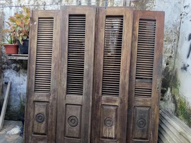 2 porta de madeira 4 folhas de PauD arco