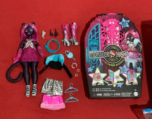 Monster High g3 catty Skulltimate Secrets Hauntlywood Mysteries dolls