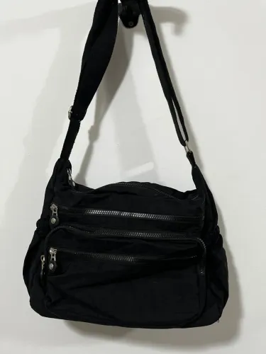 Bolsa preta estilo Kipling