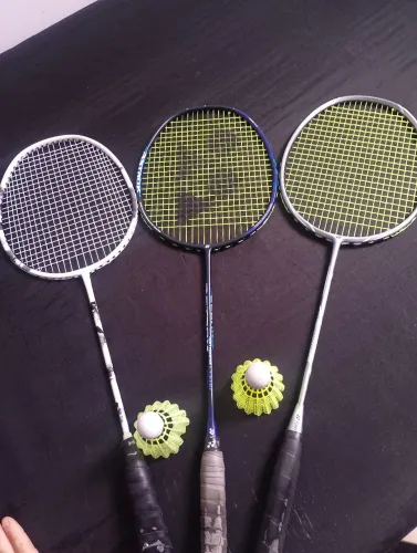 Raquete de badminton yonex duas raquetes original da yonex e uma da dainanox