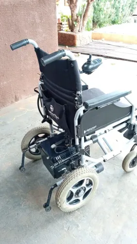 Cadeira de rodas motorizada