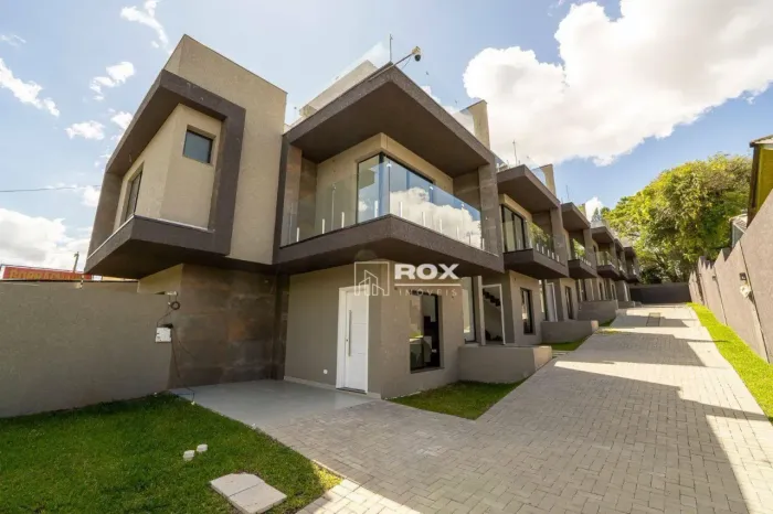 Sobrado alto padrão à venda por R$ 749.990 - Boqueirão - Curitiba/PR