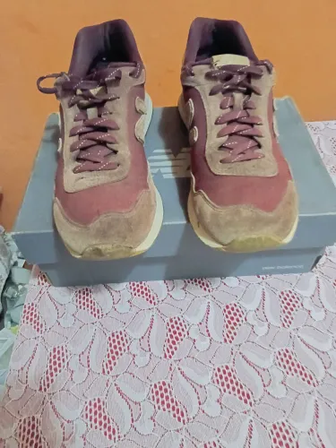Tênis New balance.