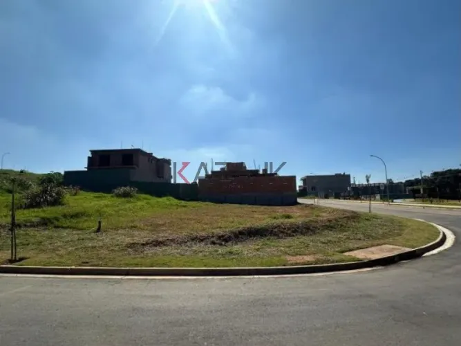 Comprar/vendo: Terrenos à venda com 332,60m², esquina, excelente topografia no condomínio