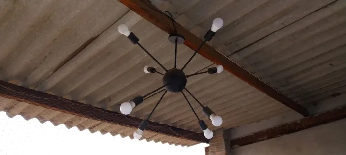 Lustre sputnik de 8 lâmpadas com soquetes,  preto dourado 