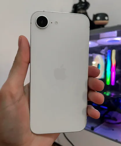 iPhone 16e 128GB - Bateria 100% - Na garantia