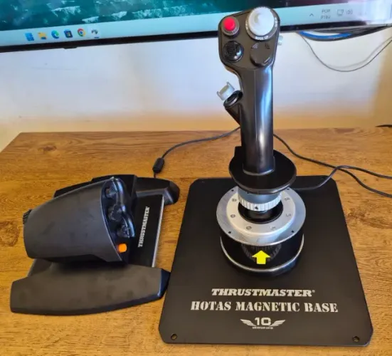 Joystick Thrustmaster Warthog com grip do F-16c + Throttle twcs